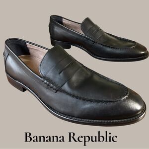 Banana Republic Italian Leather Ortholite Black Loafers. Size 12 Like new! Sharp